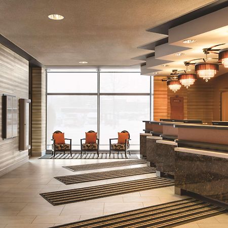 Coast Edmonton Plaza Hotel By Apa Exterior foto