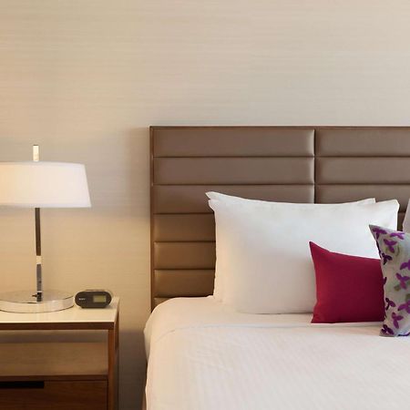 Coast Edmonton Plaza Hotel By Apa Exterior foto