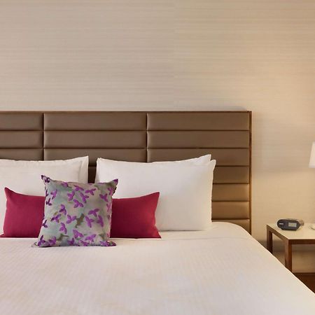 Coast Edmonton Plaza Hotel By Apa Exterior foto