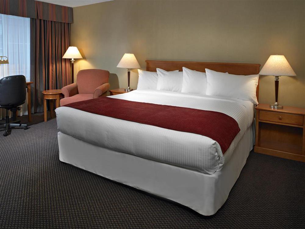Coast Edmonton Plaza Hotel By Apa Quarto foto