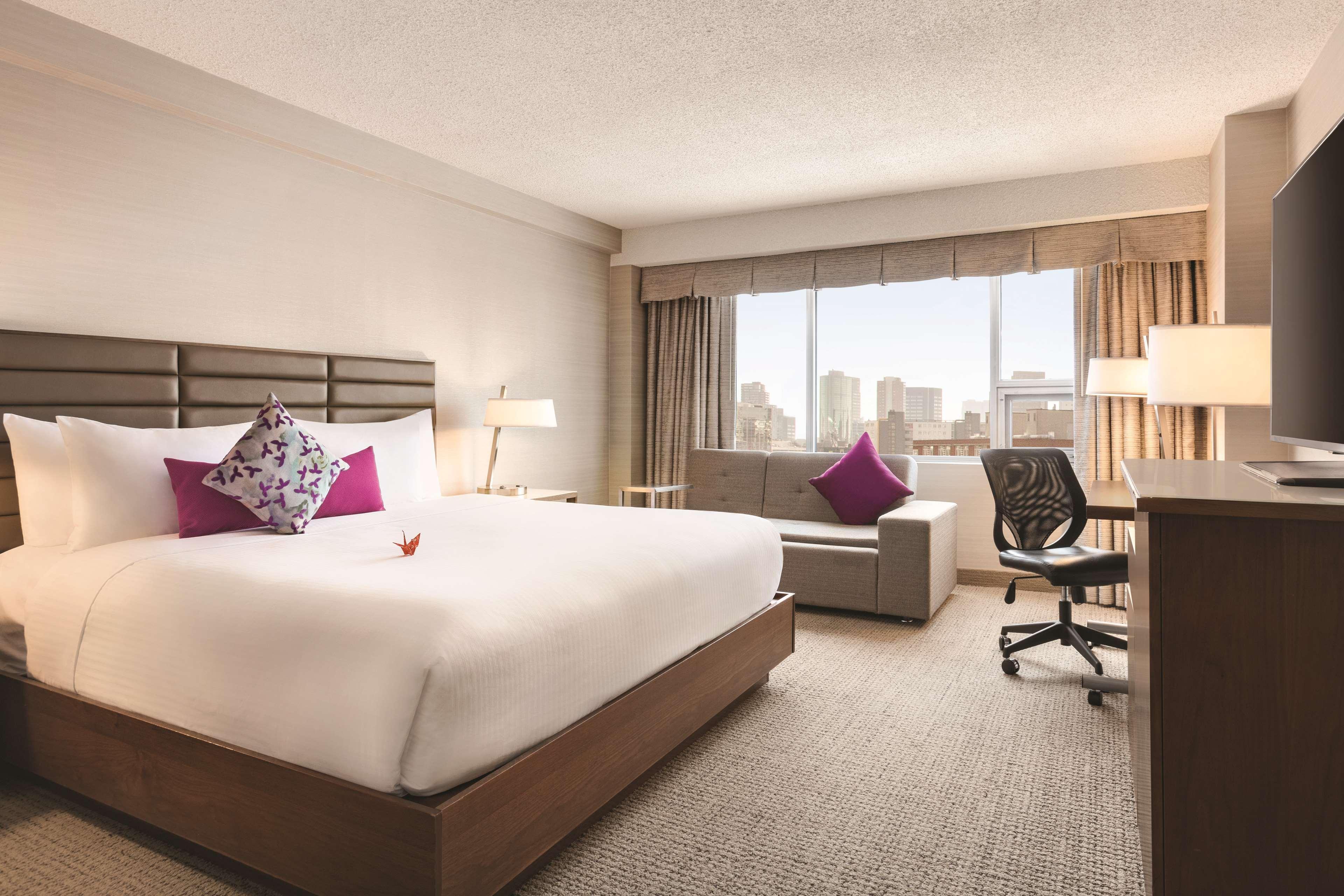 Coast Edmonton Plaza Hotel By Apa Exterior foto