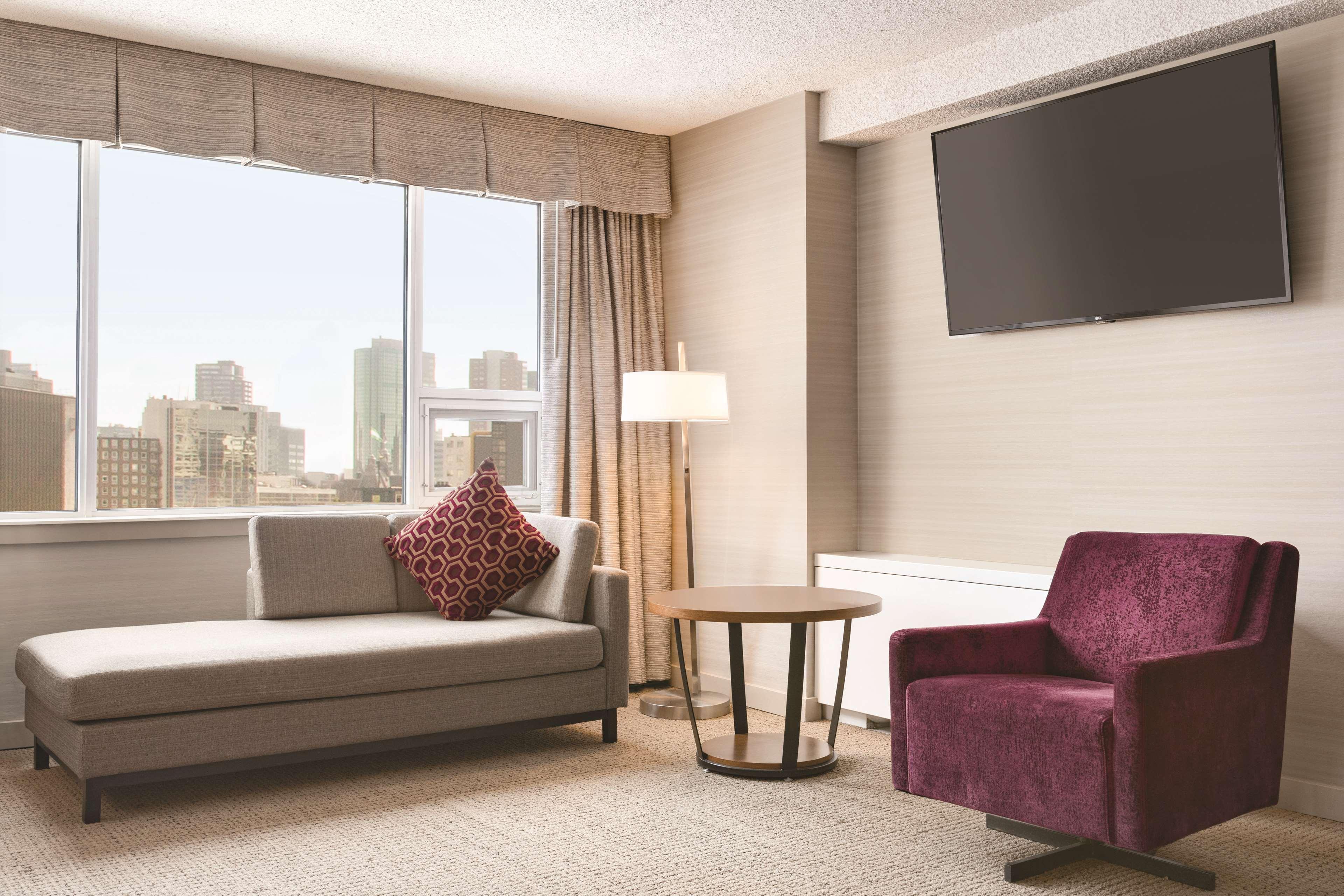 Coast Edmonton Plaza Hotel By Apa Exterior foto