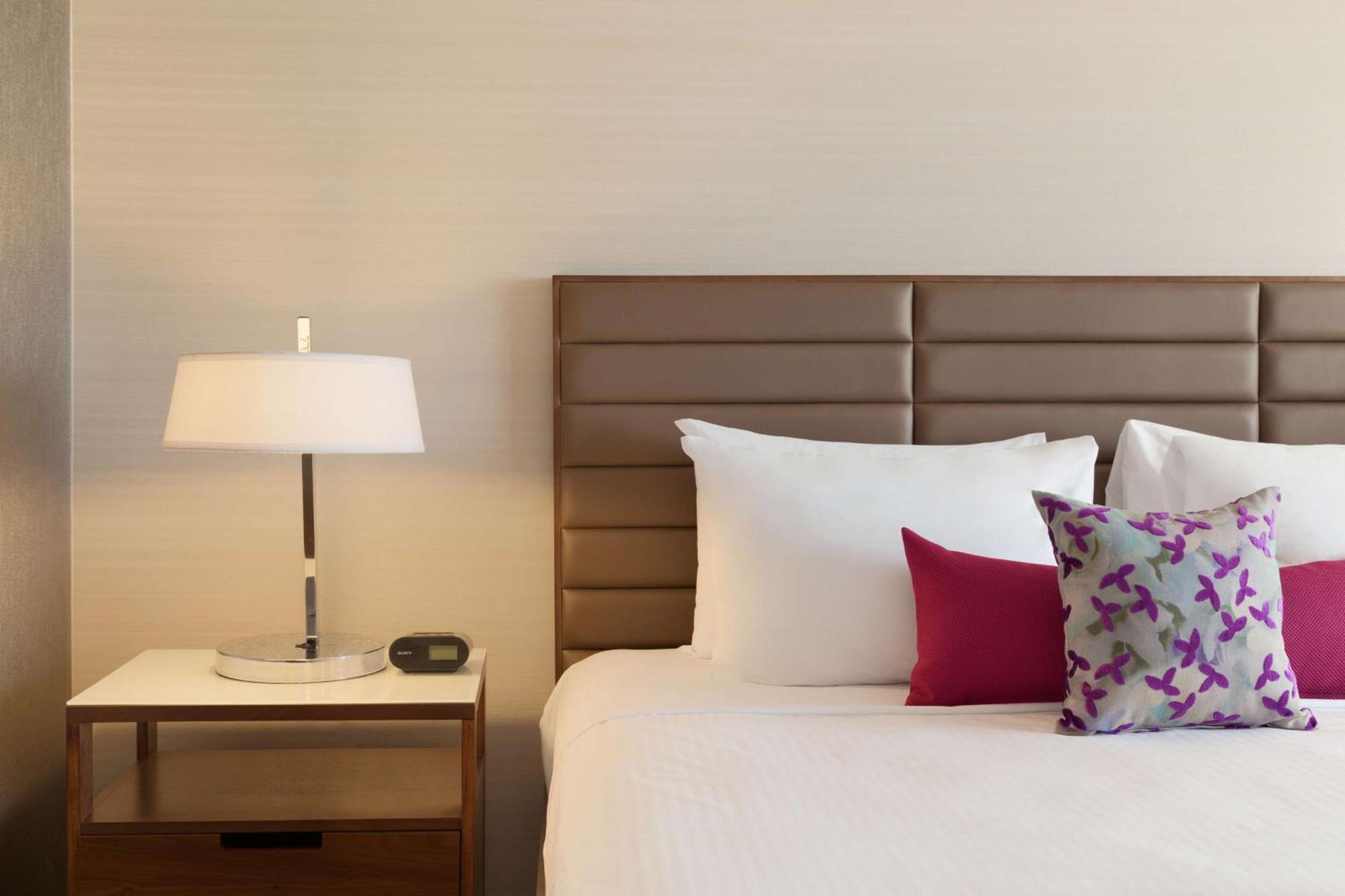 Coast Edmonton Plaza Hotel By Apa Exterior foto