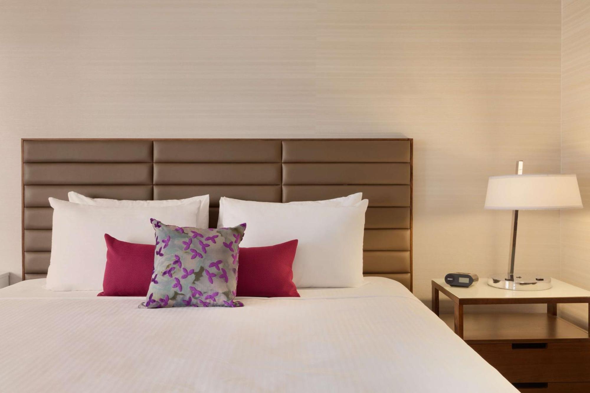 Coast Edmonton Plaza Hotel By Apa Exterior foto