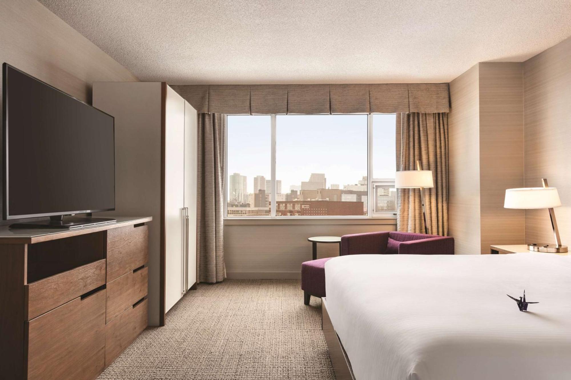 Coast Edmonton Plaza Hotel By Apa Exterior foto