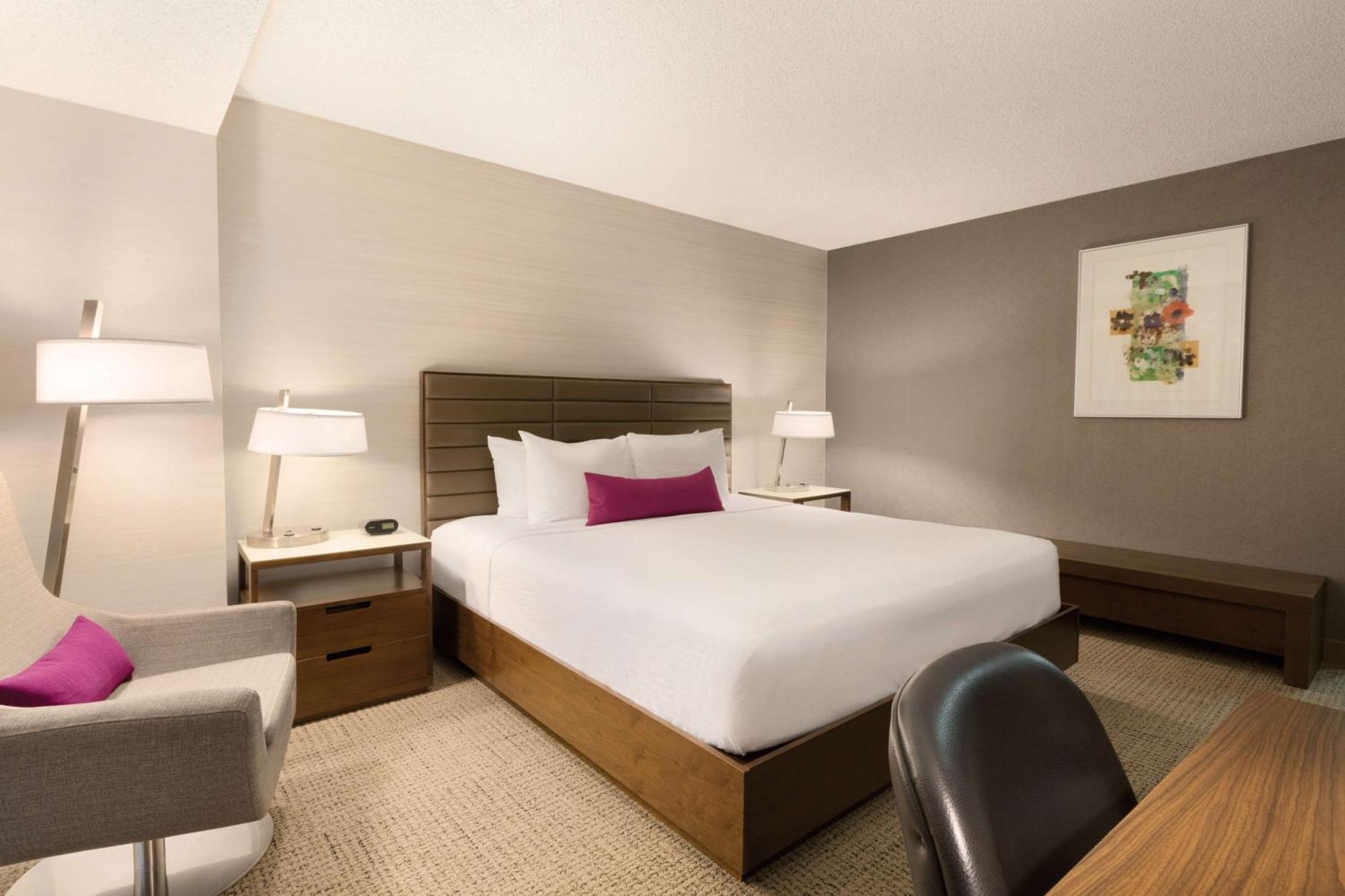 Coast Edmonton Plaza Hotel By Apa Exterior foto