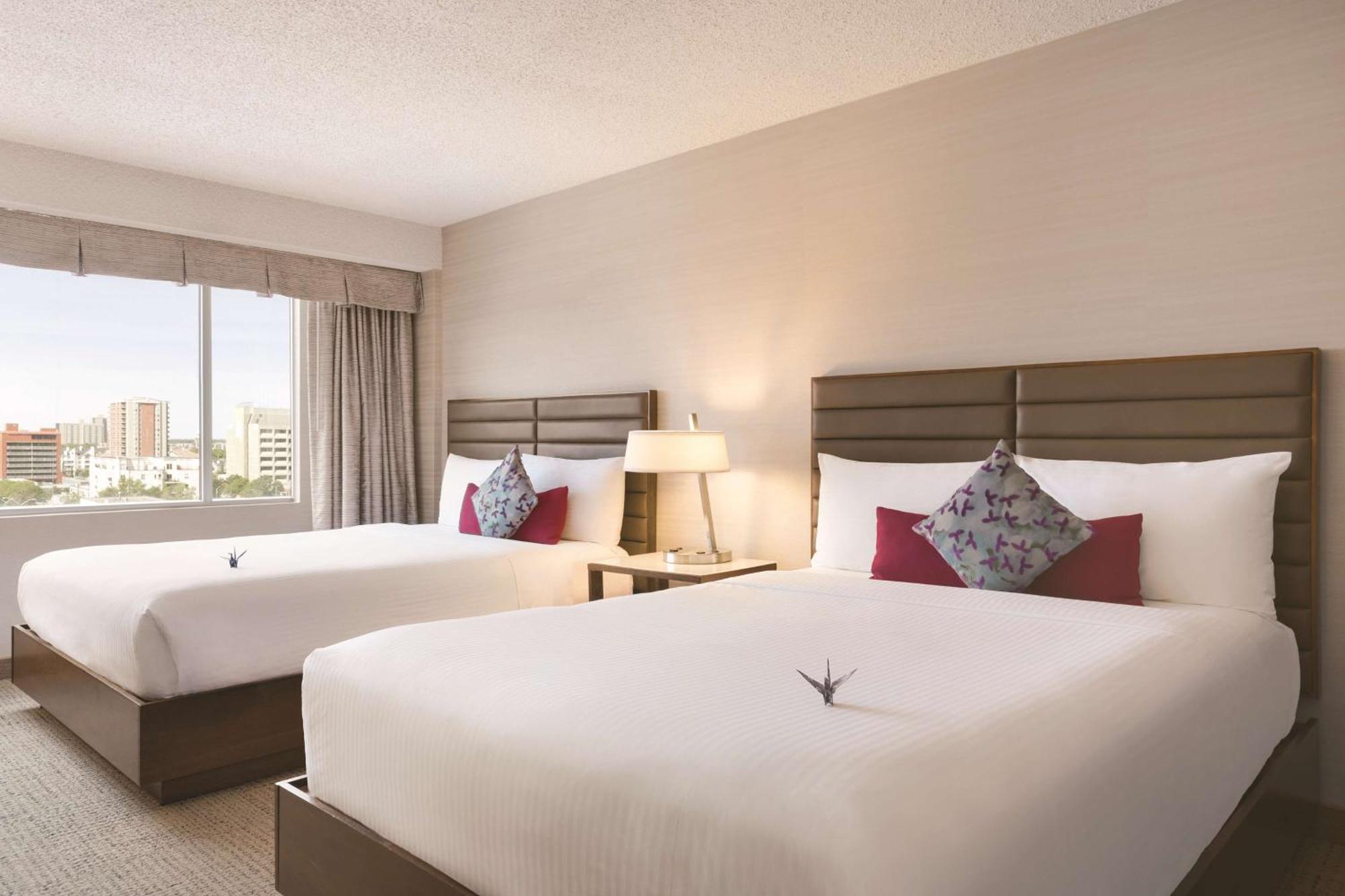 Coast Edmonton Plaza Hotel By Apa Exterior foto