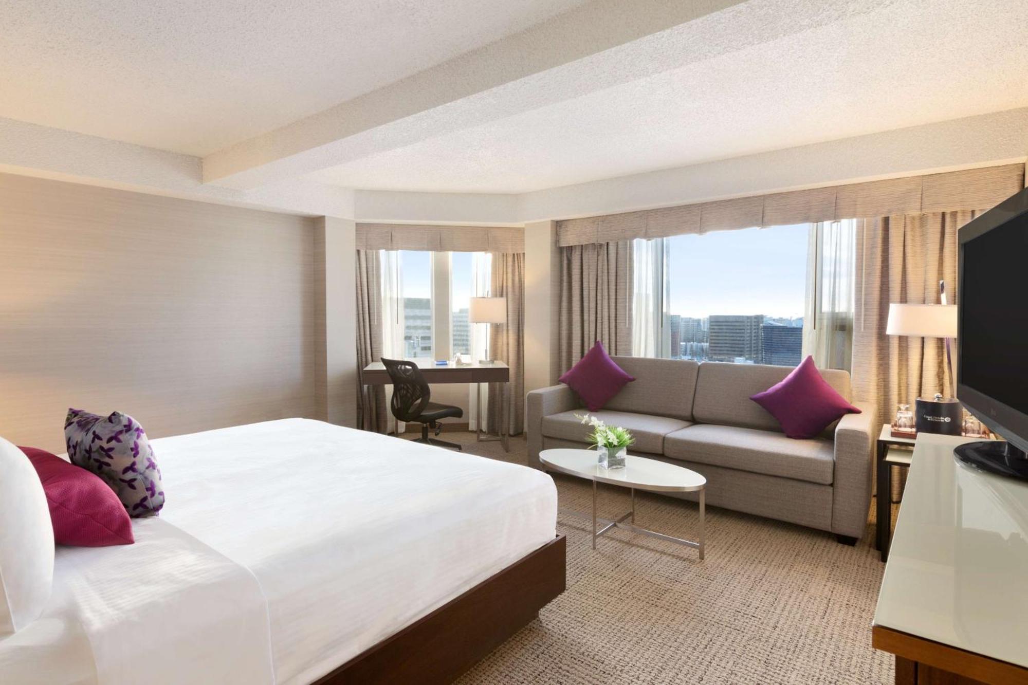 Coast Edmonton Plaza Hotel By Apa Exterior foto