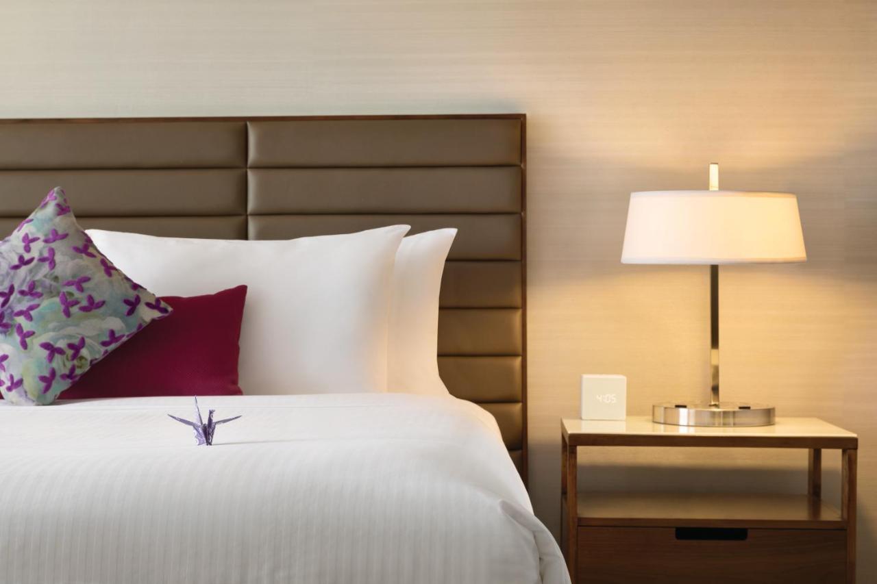Coast Edmonton Plaza Hotel By Apa Exterior foto