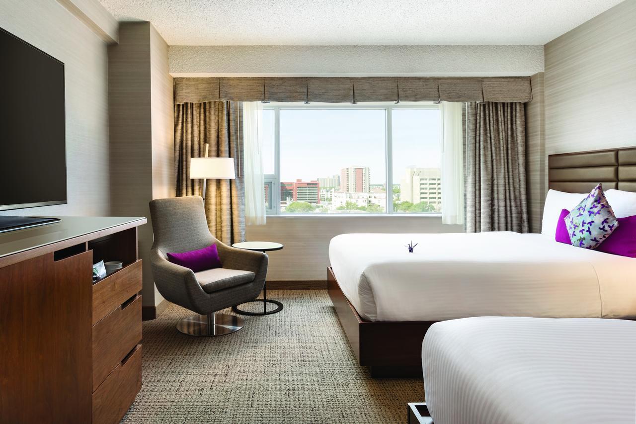 Coast Edmonton Plaza Hotel By Apa Exterior foto