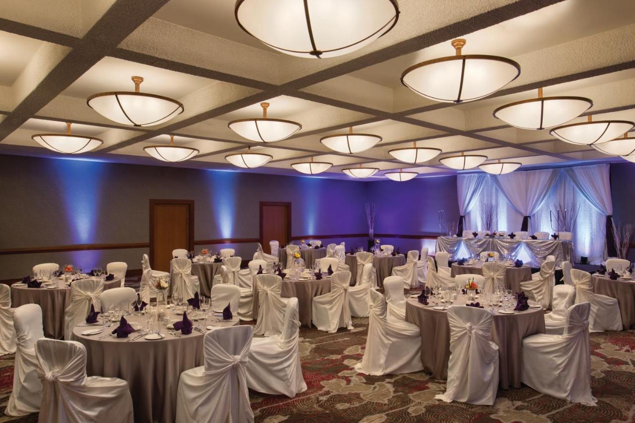 Coast Edmonton Plaza Hotel By Apa Exterior foto