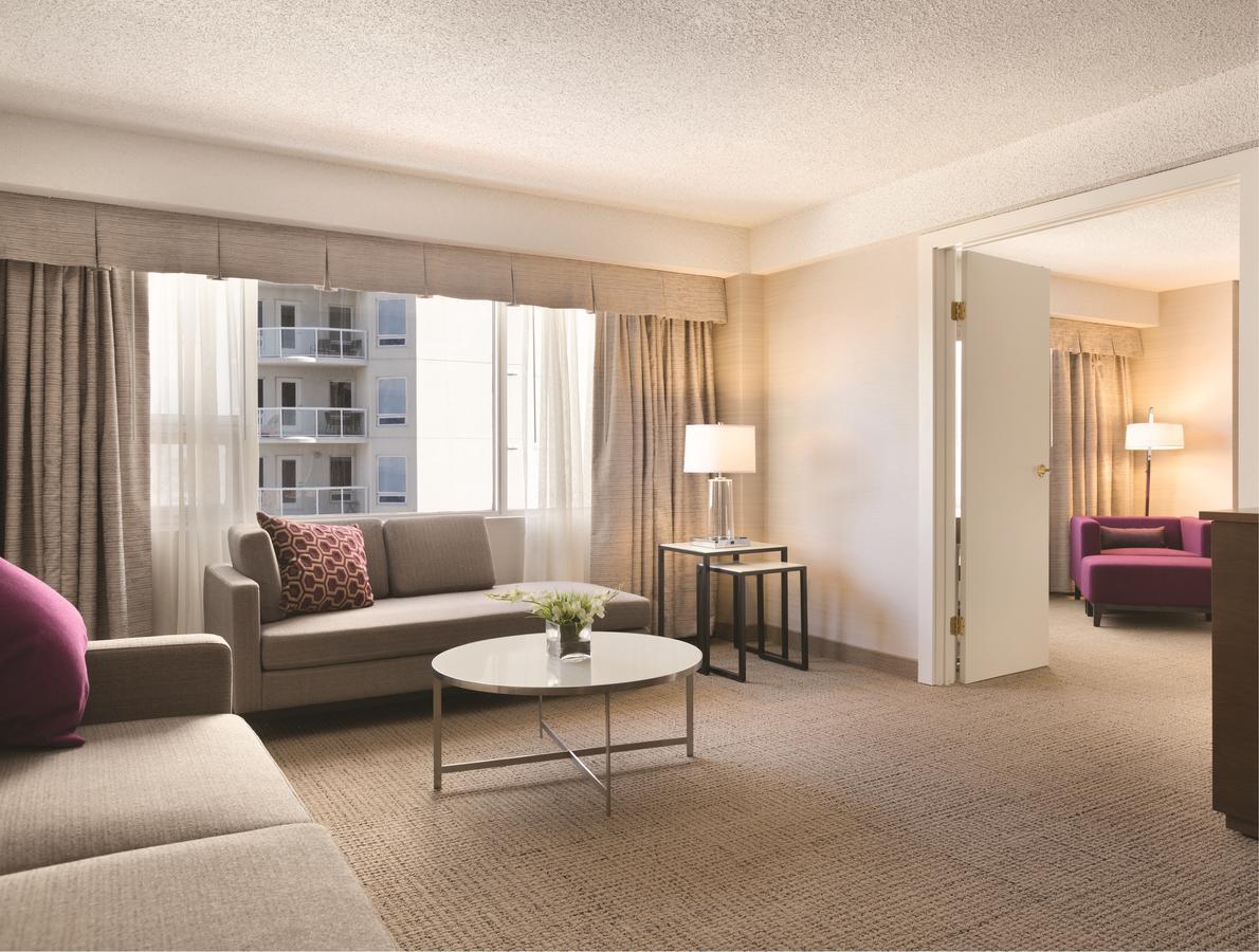 Coast Edmonton Plaza Hotel By Apa Exterior foto