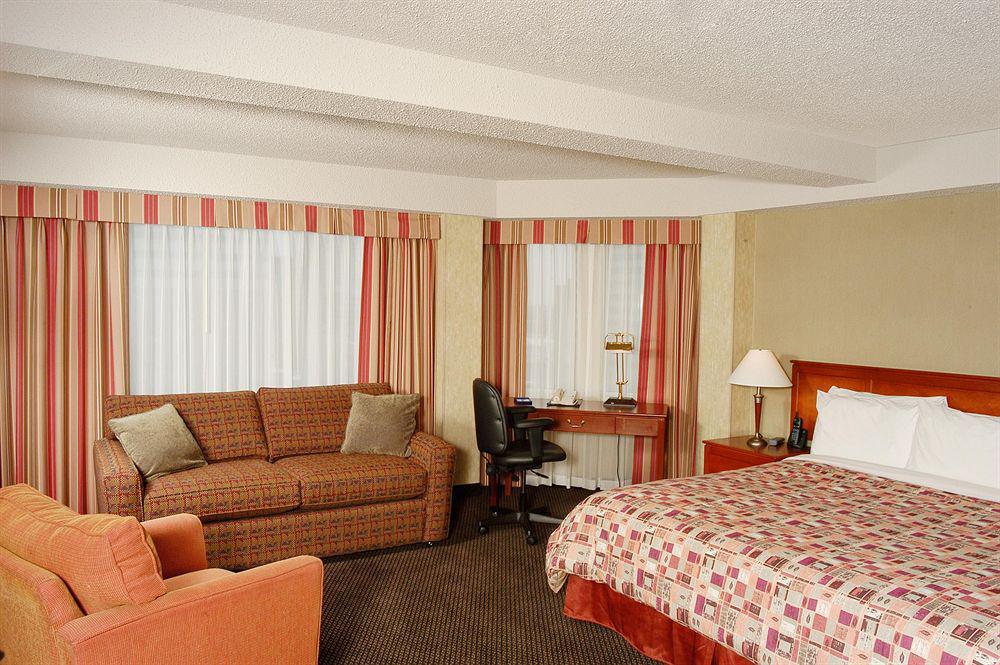 Coast Edmonton Plaza Hotel By Apa Quarto foto